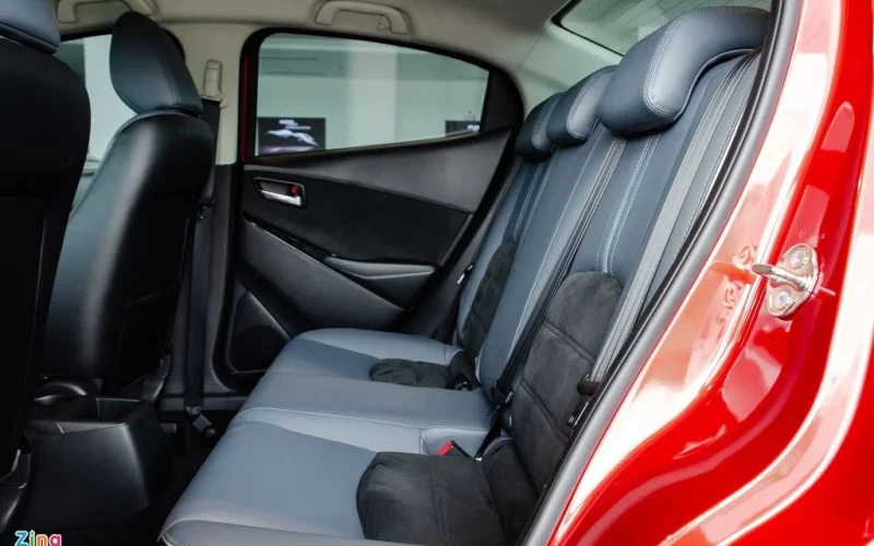 2020_Mazda2_Zing_31_-1