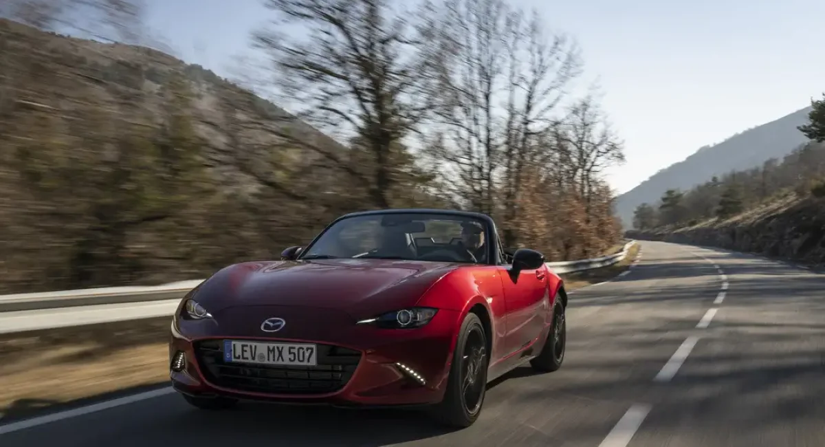 2023_mazda_mx-5_nice_src_act_30